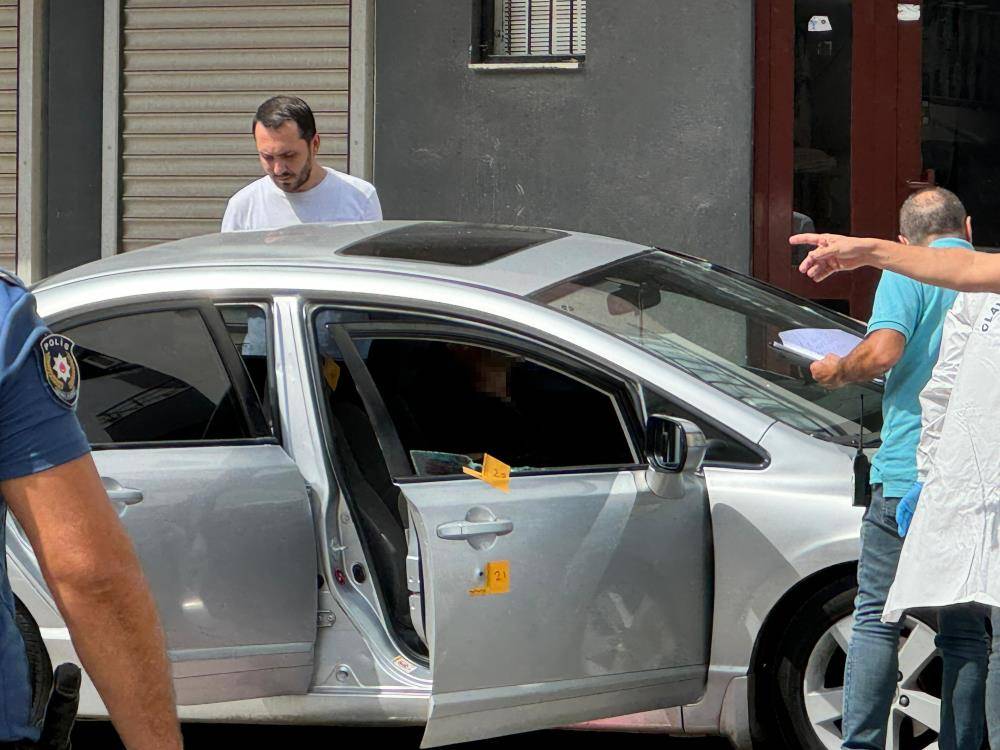 Ağabey ve kardeşine otomobilde silahlı saldırı: 1 ölü, 1 yaralı 5